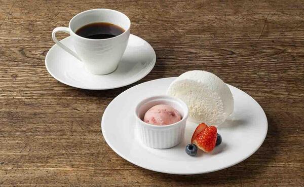 白い恋人ロールケーキドリンクセット ～ストロベリーシャーベット添え～