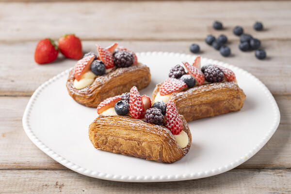 ミックスベリーの スティックミルフィーユ