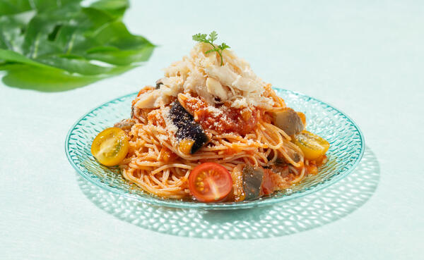 蒸し鶏とカポナータの冷製パスタ