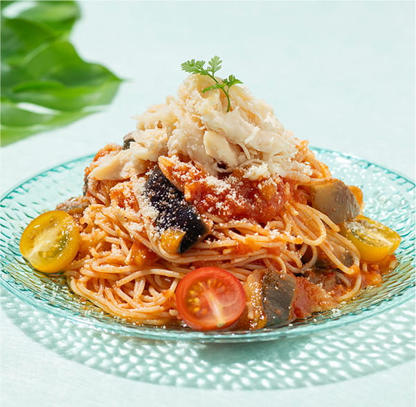 蒸し鶏とカポナータの冷製パスタ